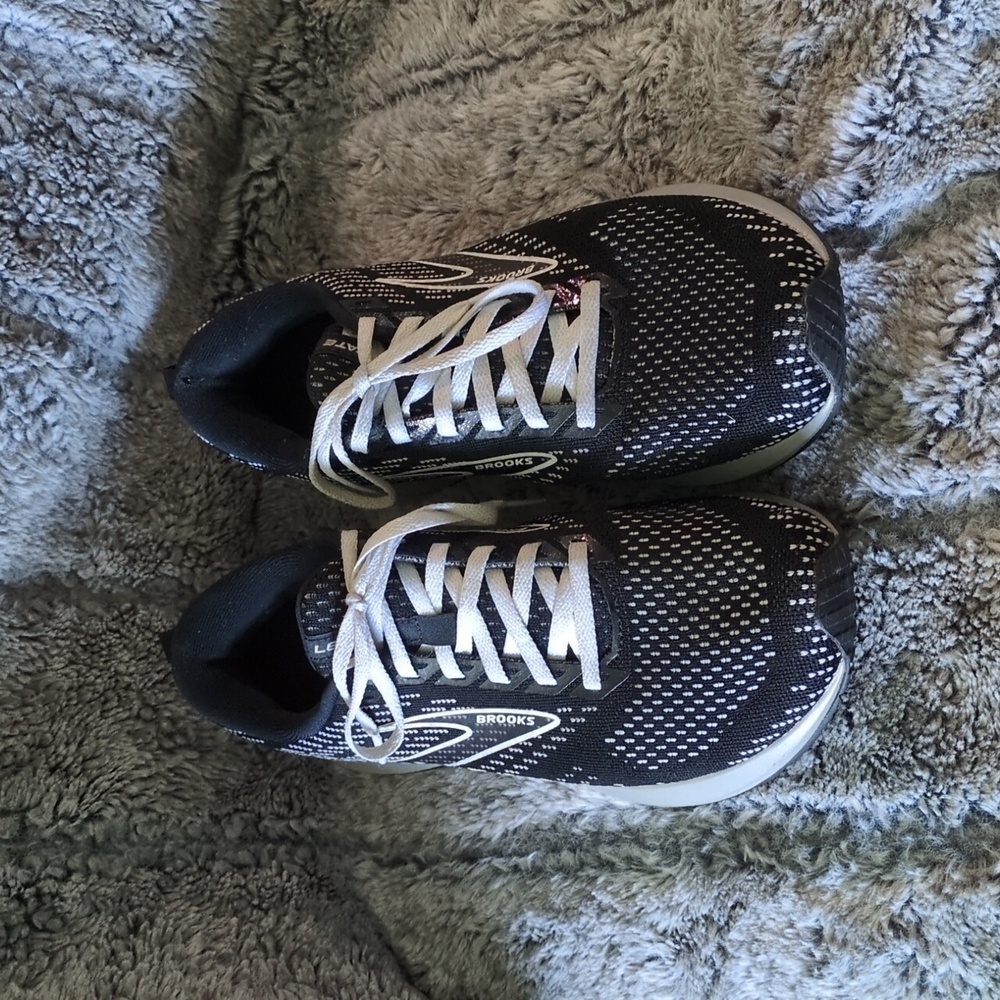 Women’s Levitate 5 Running Shoes​​​ - Picture 2 of 8